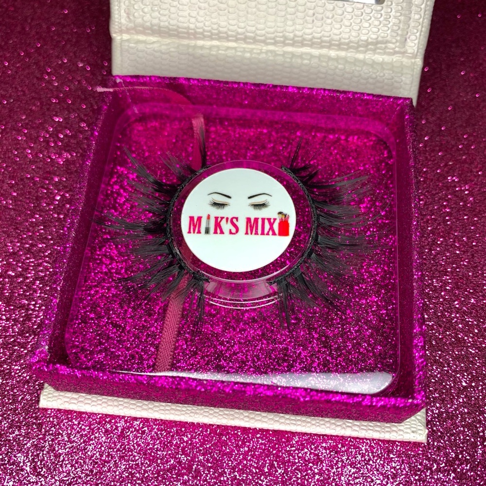 Mik’s Mix false lashes in the style ‘Maneater’